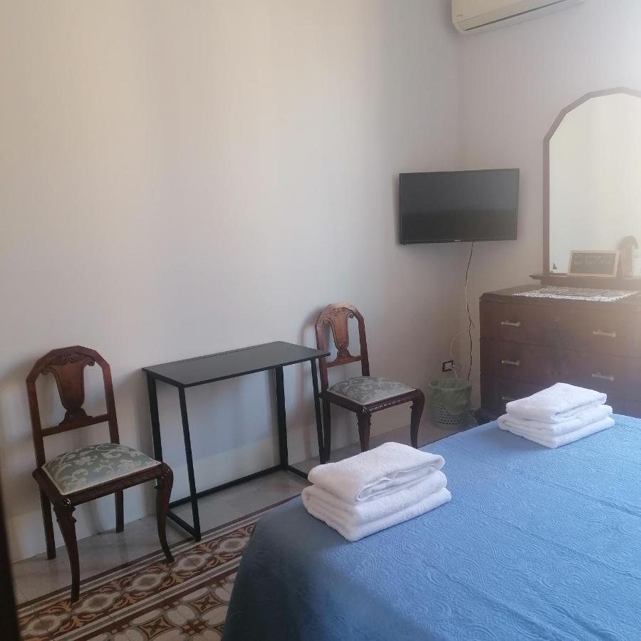 Battisti 18 Vintage Rooms Palermo Exterior foto
