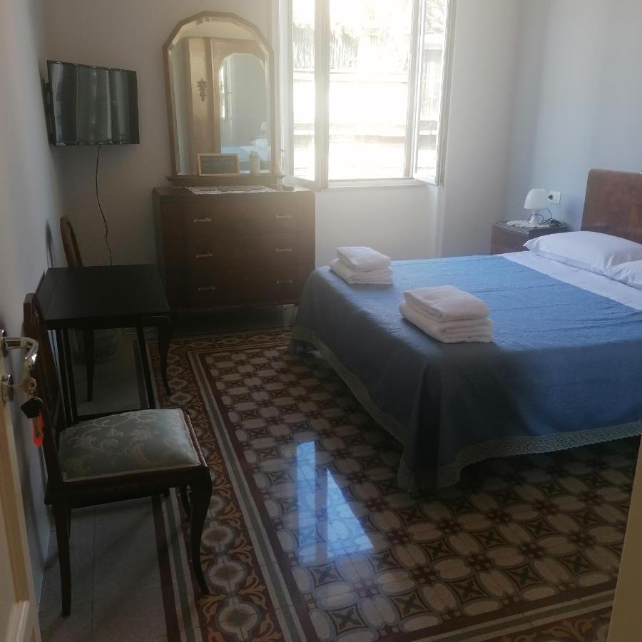 Battisti 18 Vintage Rooms Palermo Habitación foto